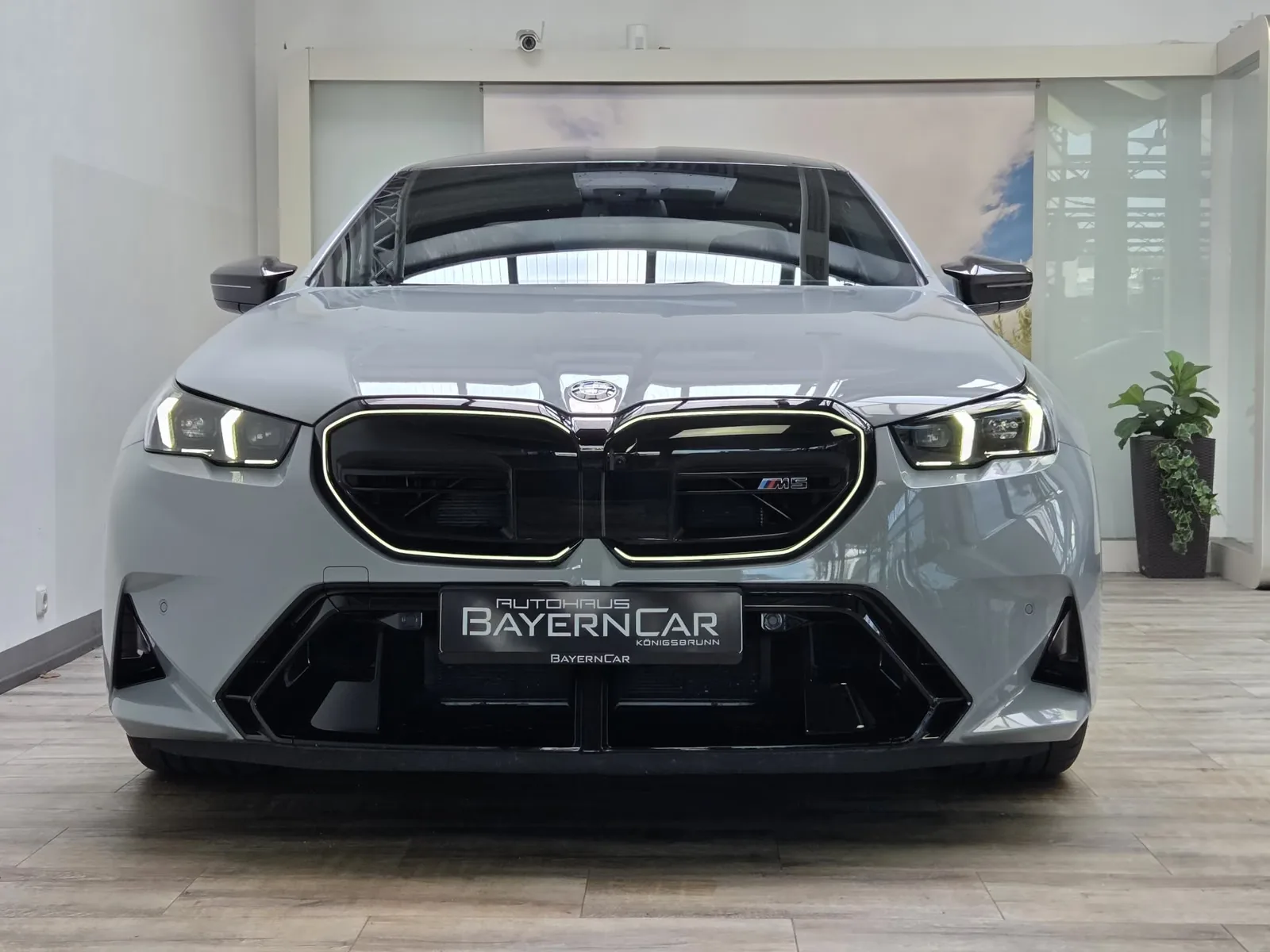 2025 BMW M5, 2/30