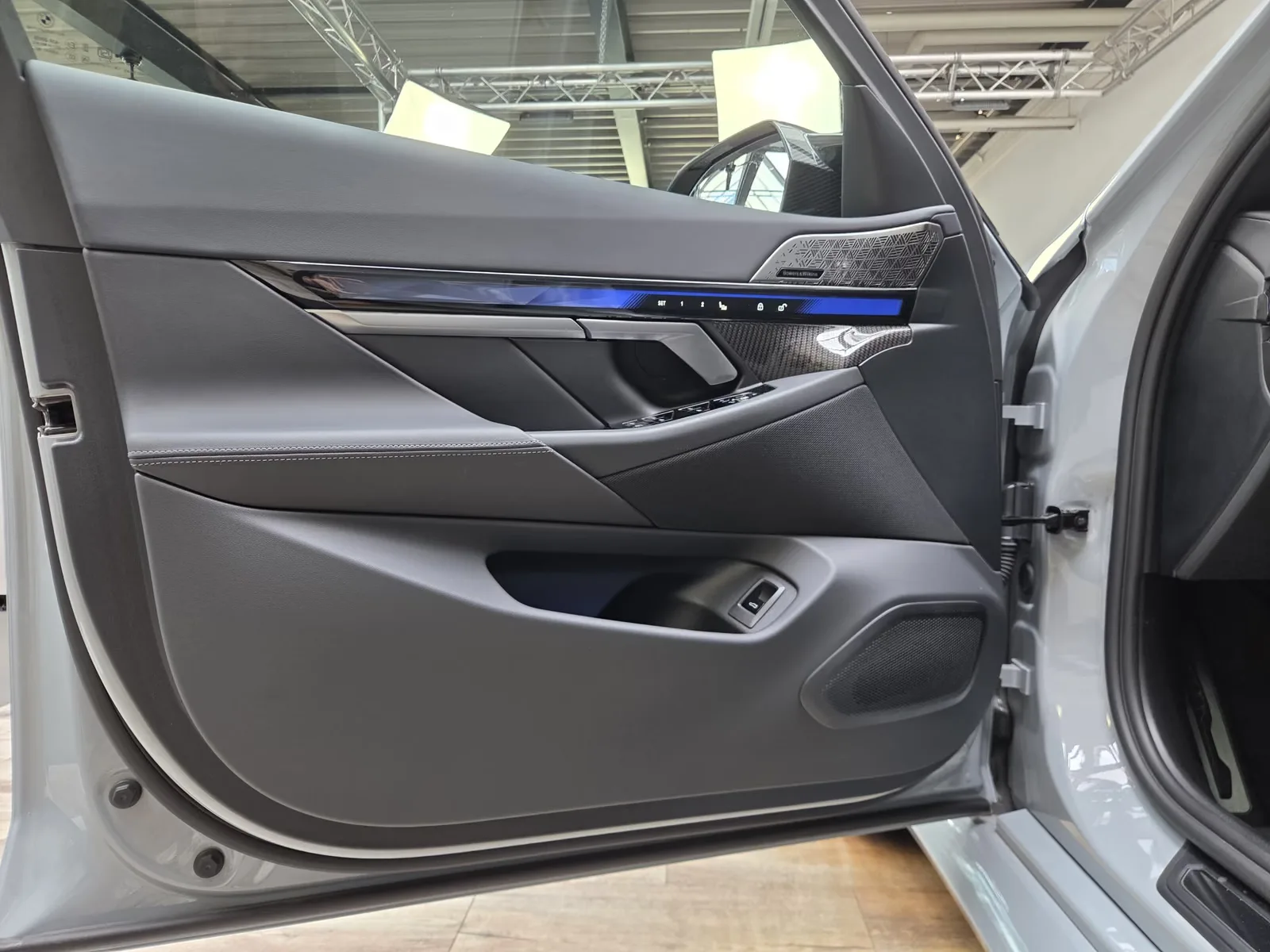 2025 BMW M5, 16/30