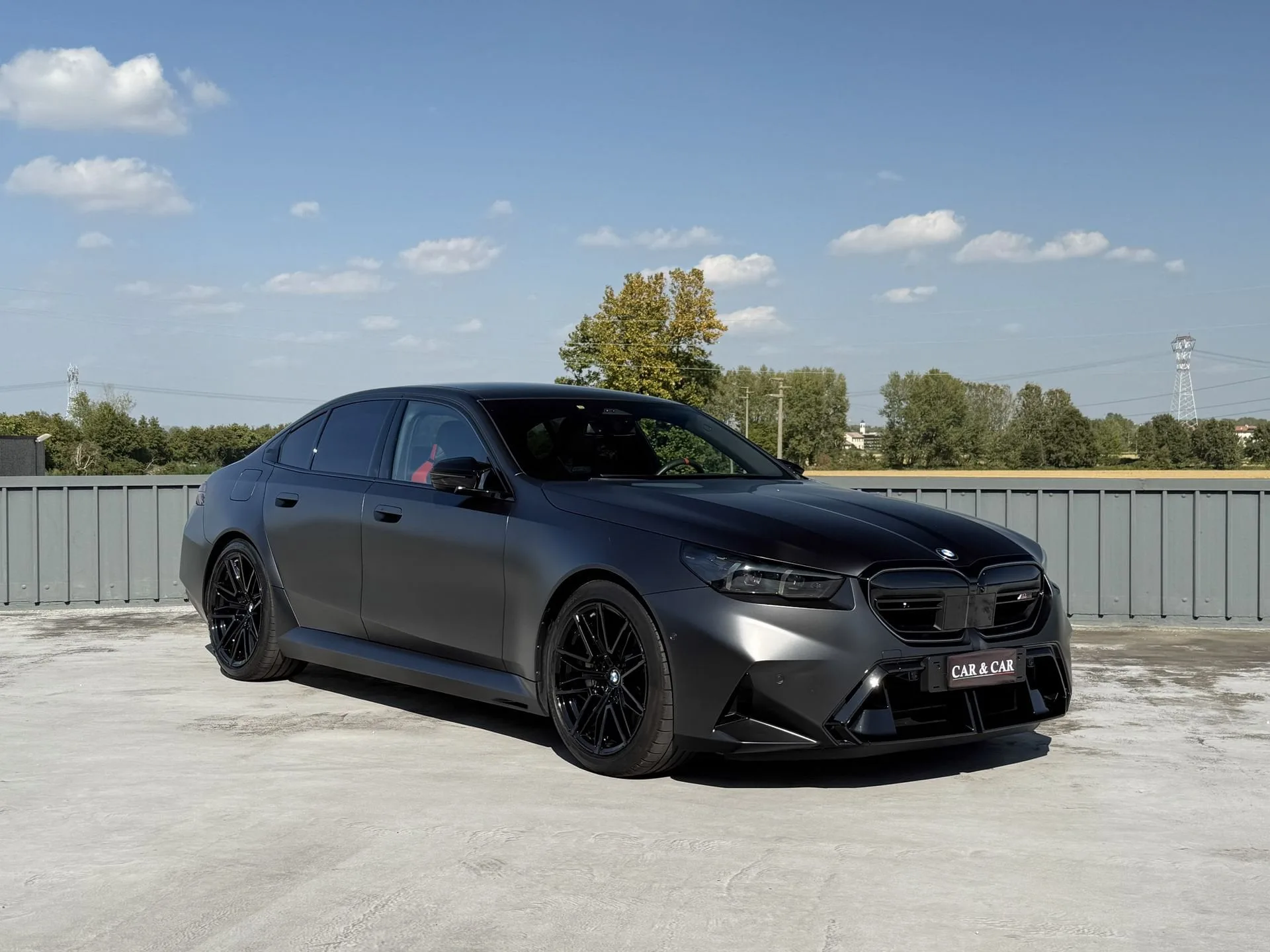 2025 BMW M5 angeboten von einem Fachhändler in Zibido San Giacomo, Italien, Hauptfoto