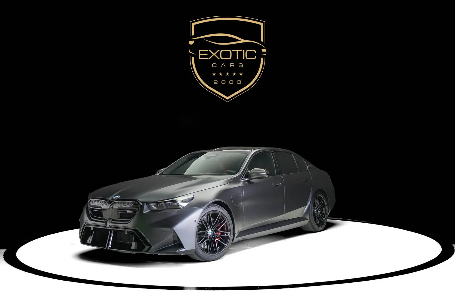 2025 BMW M5 proposée par un concessionnaire spécialisé à Dubaï, Émirats arabes unis, photo principale