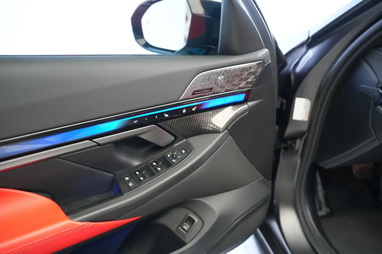 2025 BMW M5, 2/20