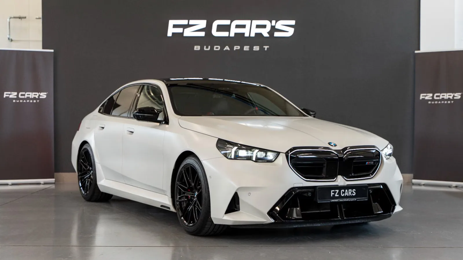 2025 BMW M5, 2/13