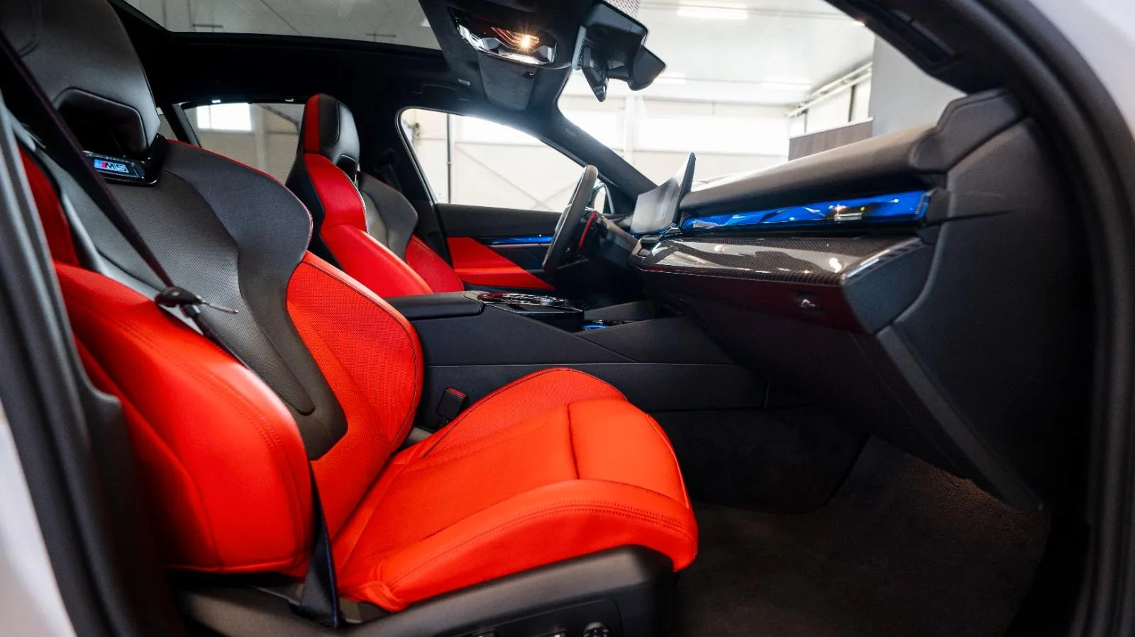2025 BMW M5, 12/13