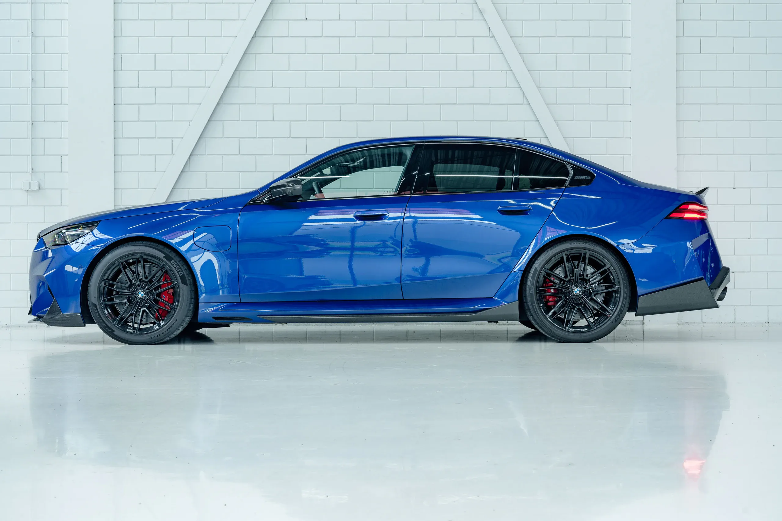 2025 BMW M5, 2/30