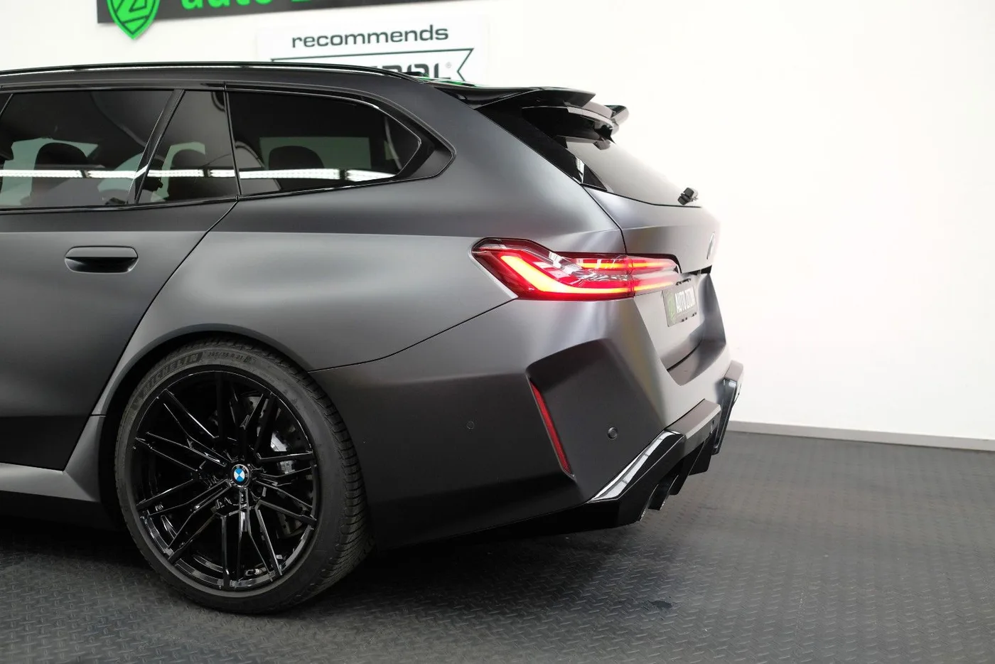 2025 BMW M5 Touring angeboten von einem Fachhändler in Nuremberg, Deutschland, Foto 8 von 15