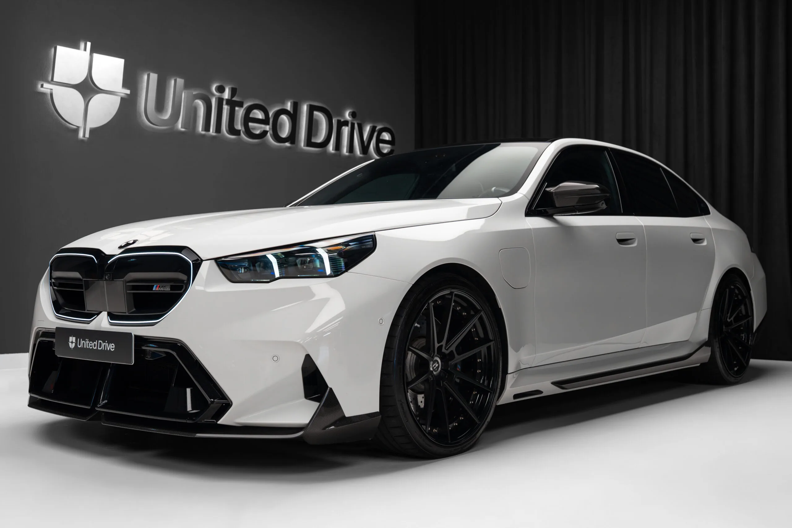 2025 BMW M5 angeboten von einem Fachhändler in Voluntari, Rumänien, Hauptfoto