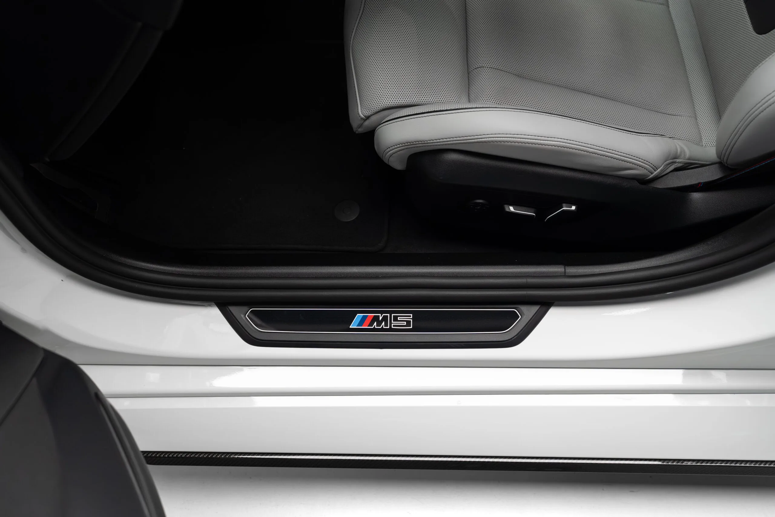 2025 BMW M5, 15/30