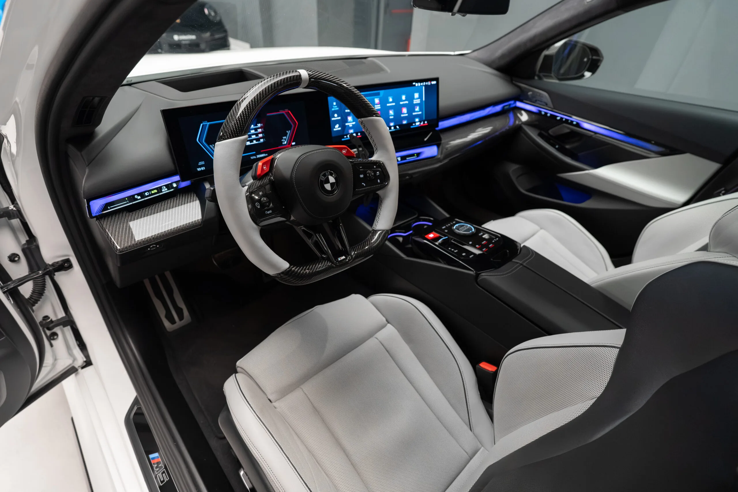 2025 BMW M5, 16/30