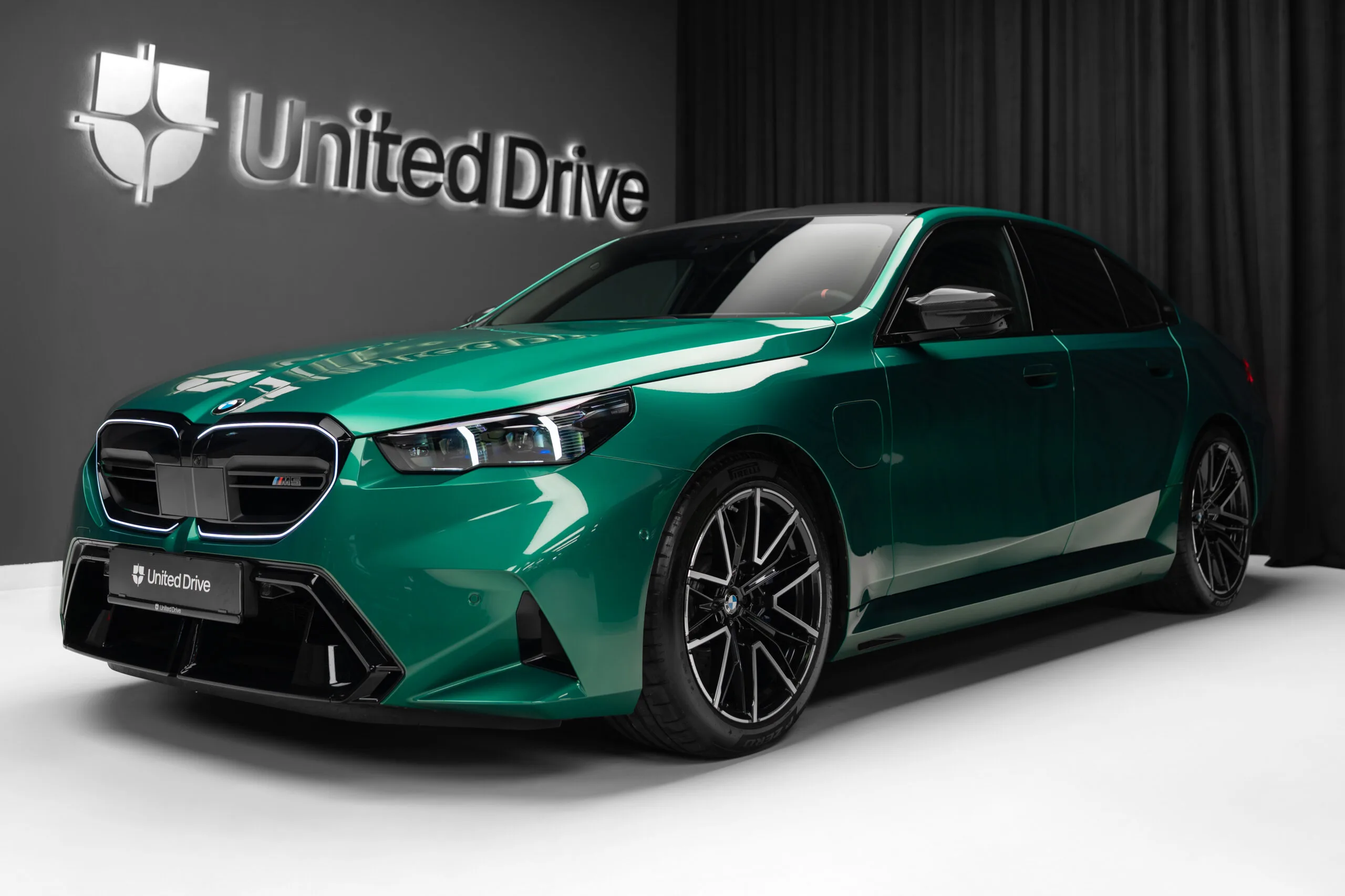 2025 BMW M5 angeboten von einem Fachhändler in Voluntari, Rumänien, Hauptfoto