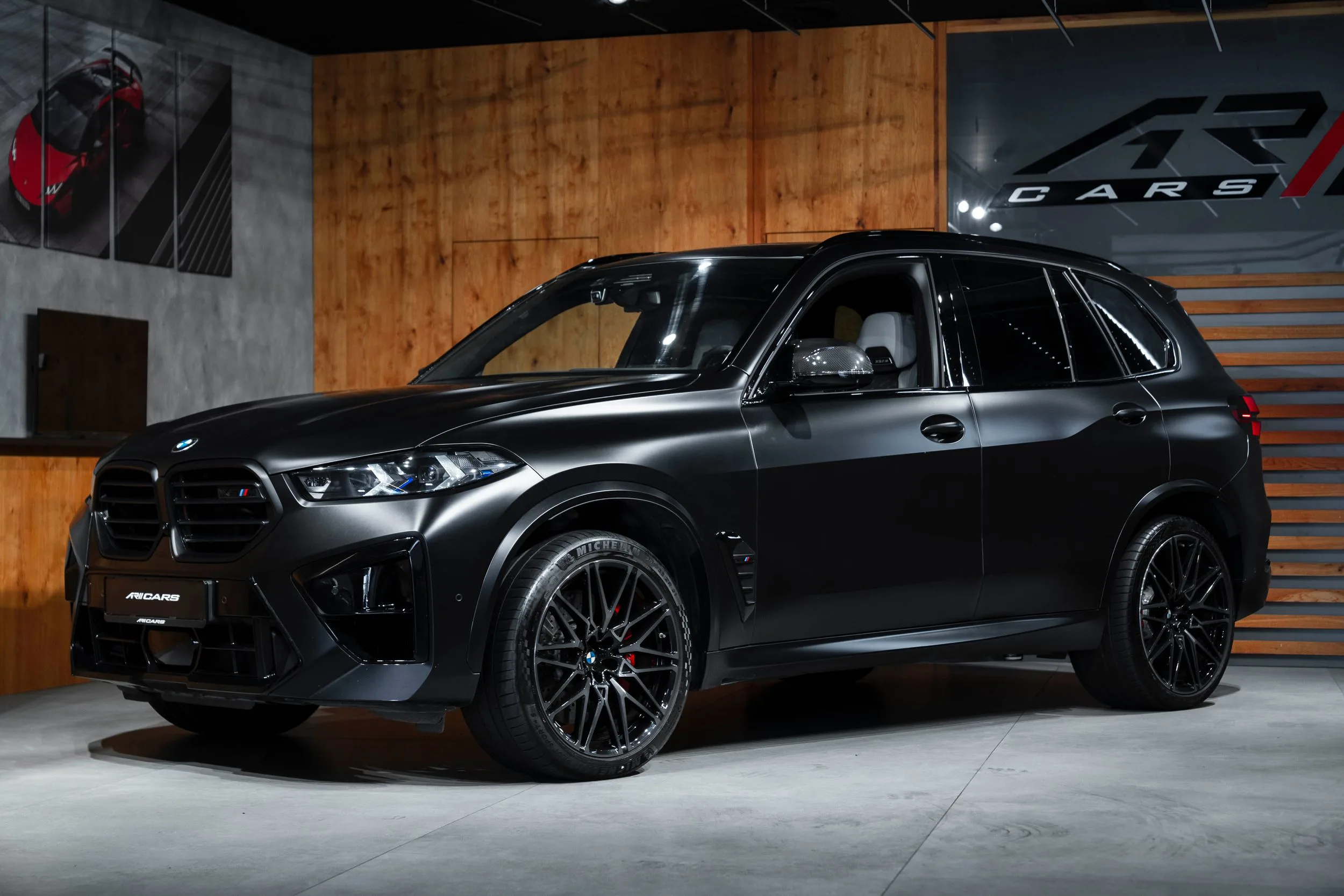 2025 BMW X5 M Competition angeboten von einem Spezialhändler in Bratislava, Slowakei, Hauptfoto