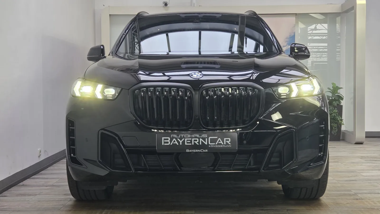 2025 BMW X5 xDrive50e M Sport Pro, 2/30