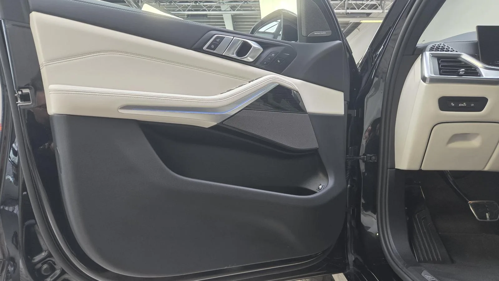 2025 BMW X5 xDrive50e M Sport Pro, 17/30