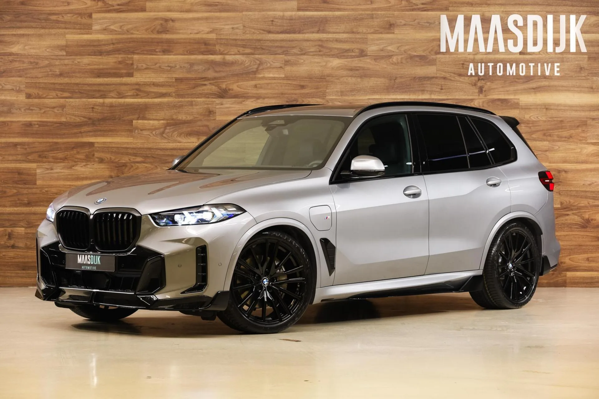 2025 BMW X5 xDrive50e M Sport Pro offered by a specialist dealer in Werkendam, Netherlands, main photo