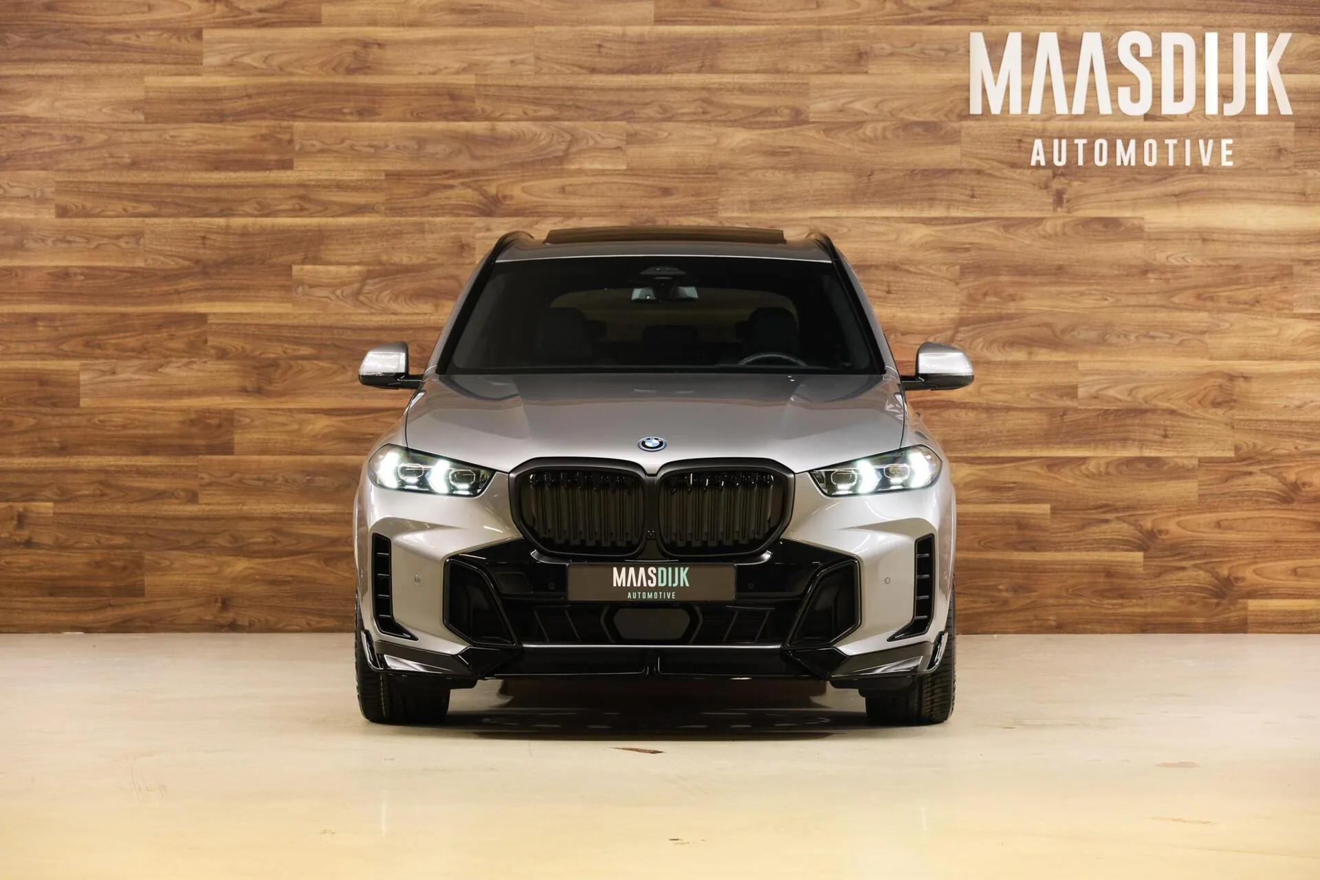 2025 BMW X5 xDrive50e M Sport Pro, 2/30
