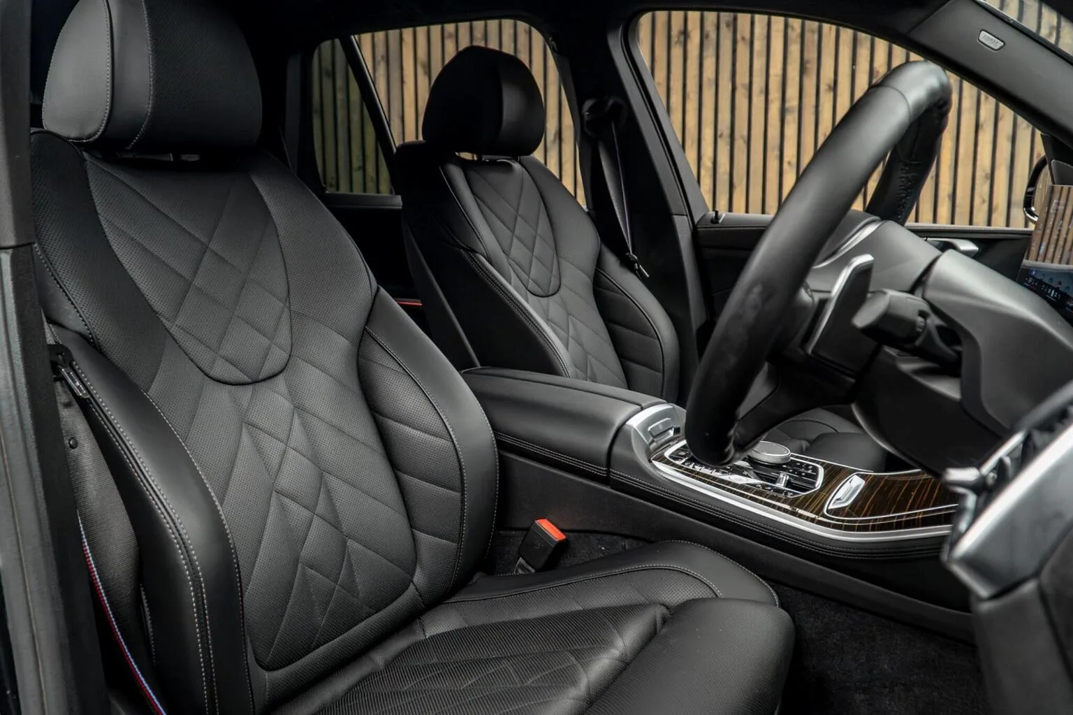 2025 BMW X5 xDrive50e M Sport, 2/30