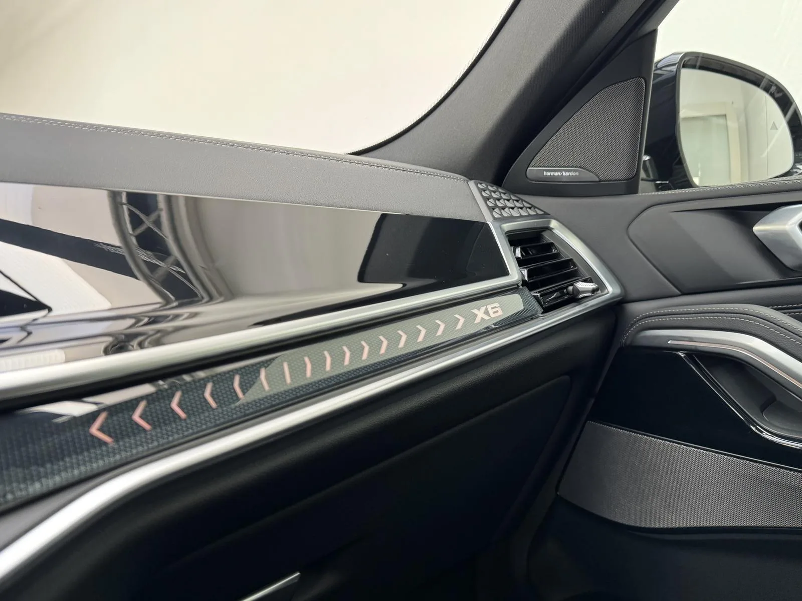 2025 BMW X6 xDrive30d M Sport Pro, 12/30