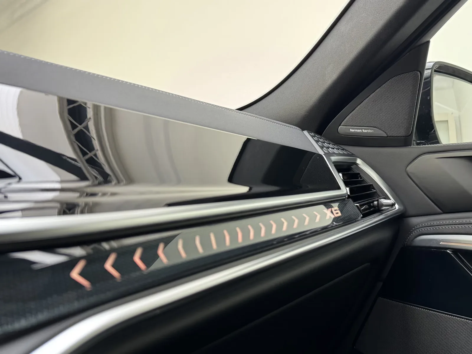 2025 BMW X6 xDrive30d M Sport Pro, 12/30