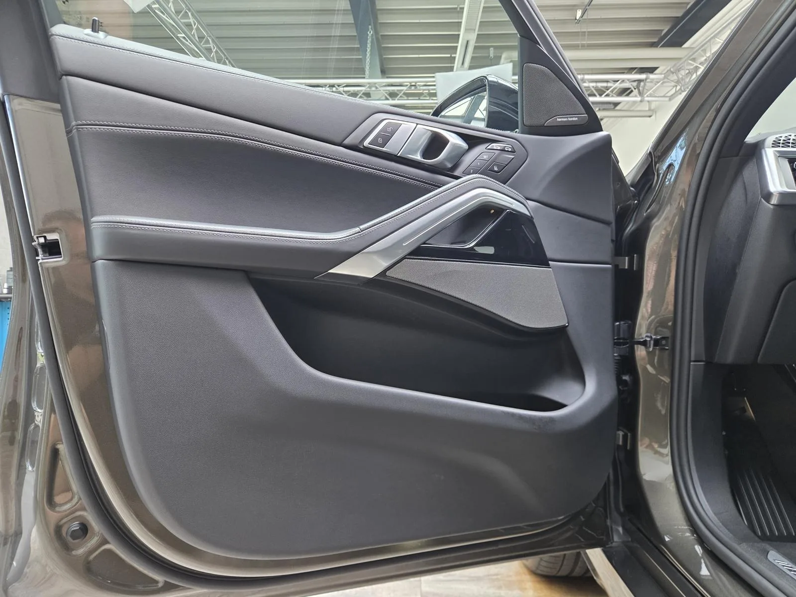 2025 BMW X6 xDrive40d M Sport Pro, 16/30