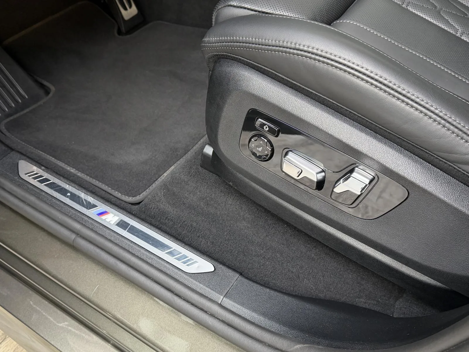 2025 BMW X7 40d M Sport Pro, 14/30