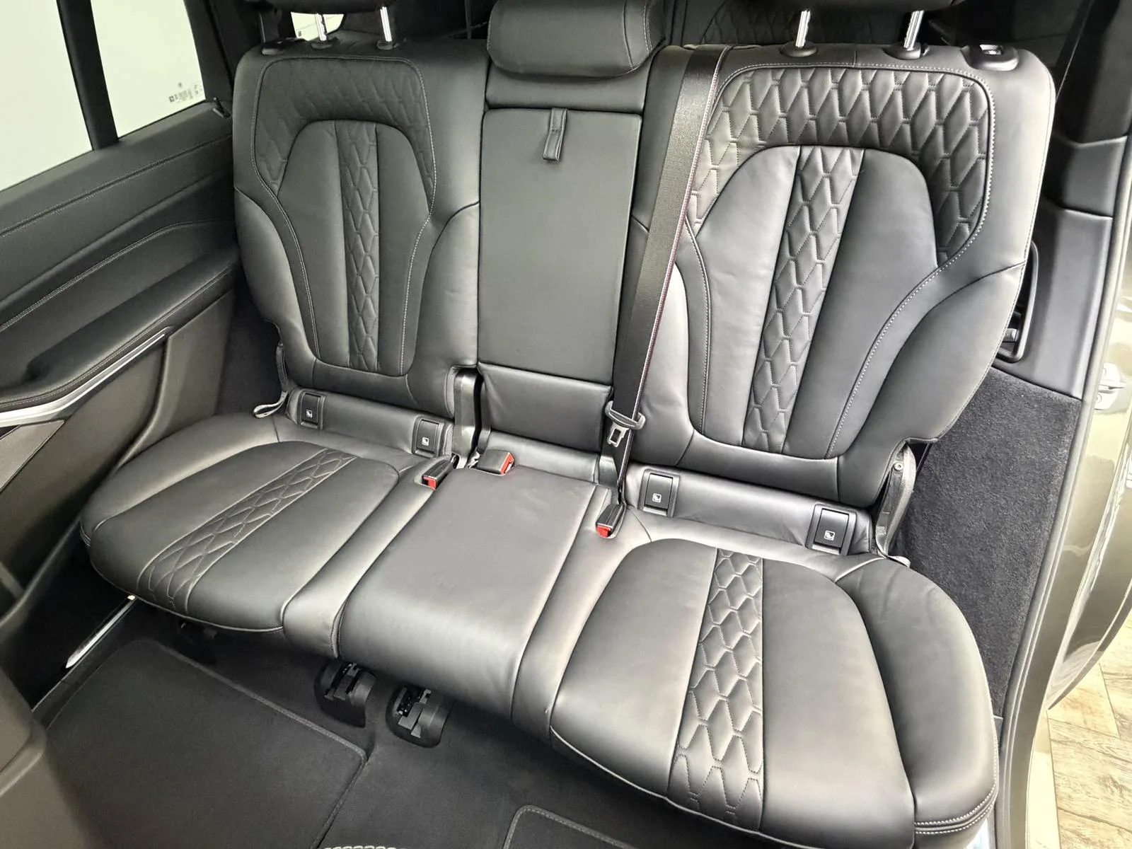 2025 BMW X7 40d M Sport Pro, 18/30