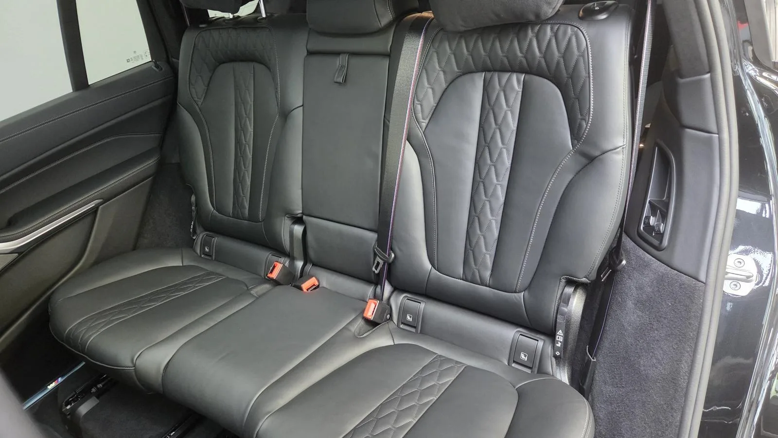 2025 BMW X7 40d M Sport Pro, 18/30