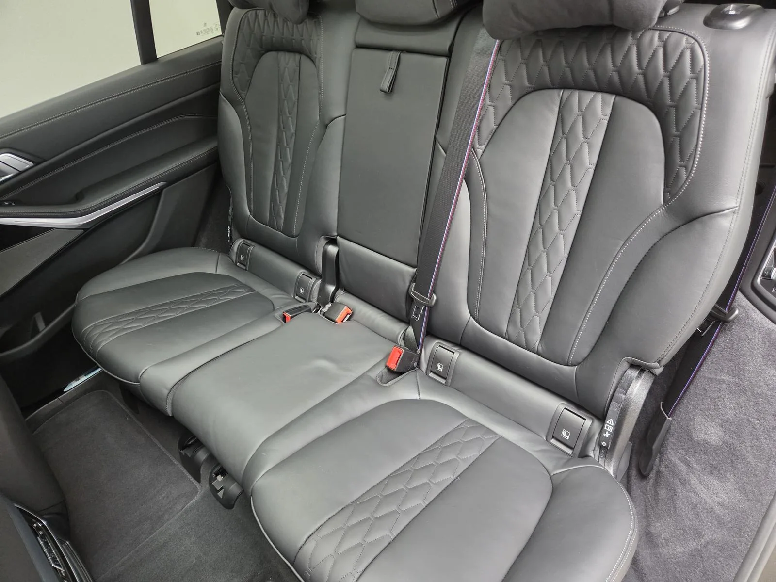 2025 BMW X7 40d M Sport Pro, 18/30