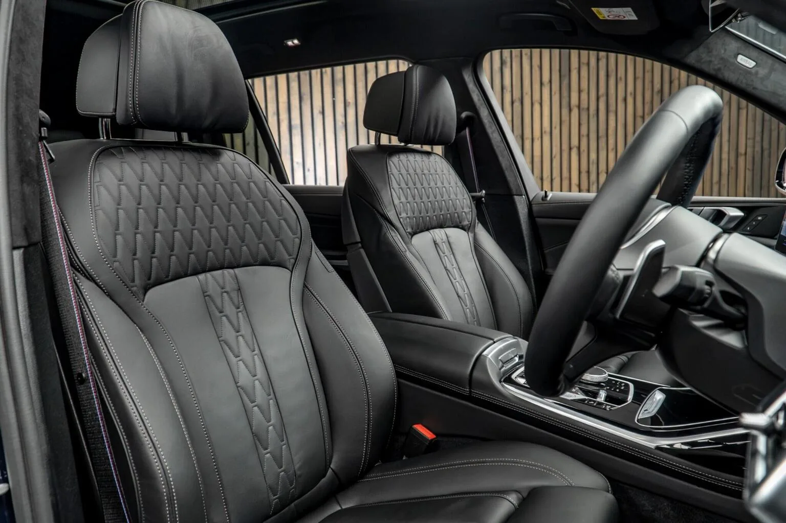 2025 BMW X7 40i M Sport, 2/30
