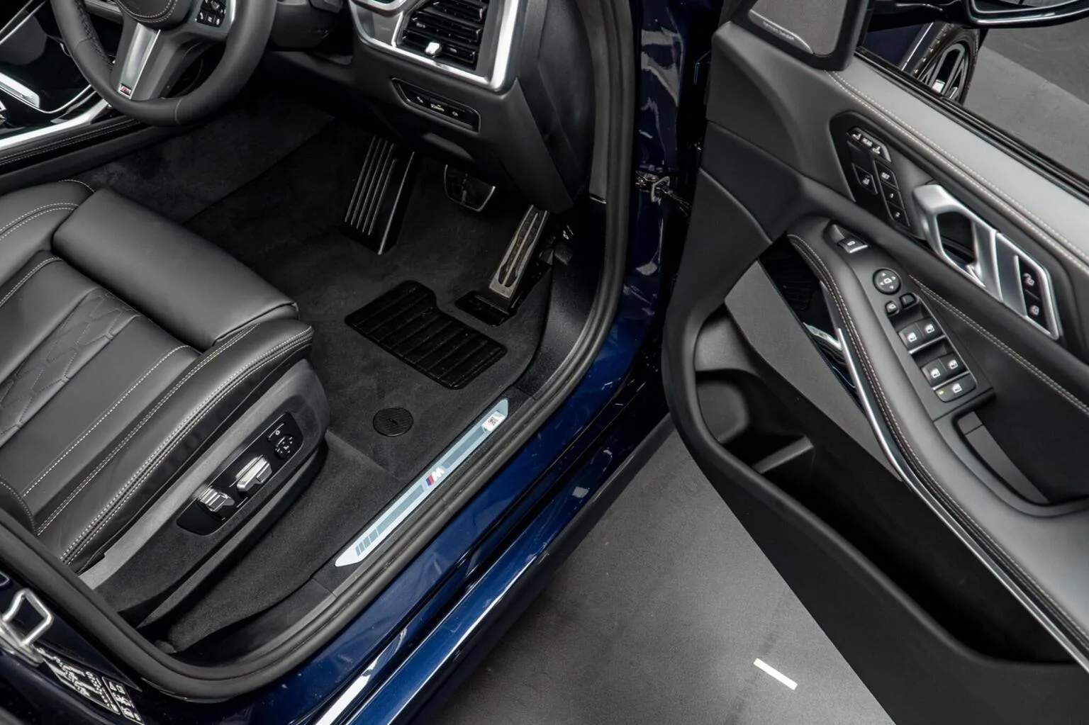 2025 BMW X7 40i M Sport, 28/30