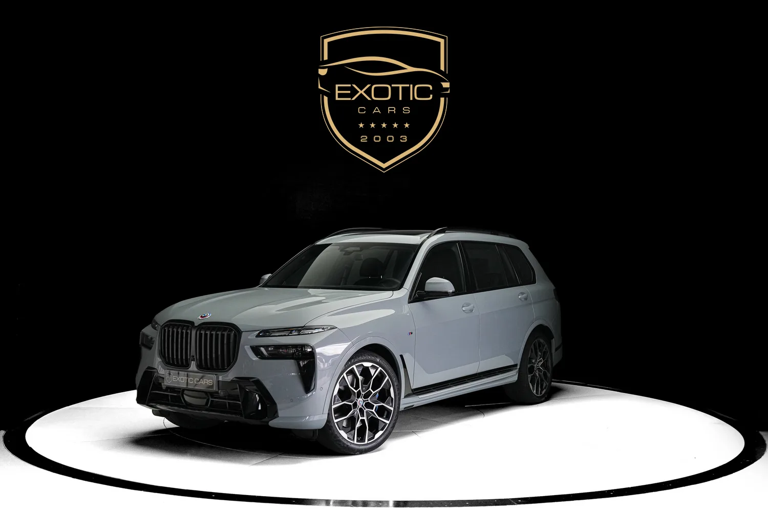 2025 BMW X7 xDrive40i proposé par un concessionnaire spécialisé à Dubaï, Émirats arabes unis, photo principale