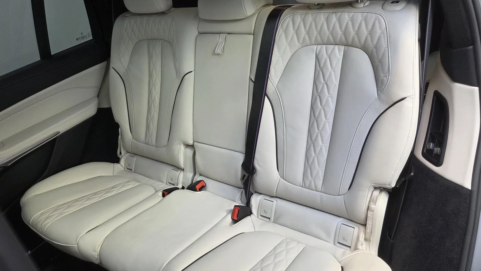 2025 BMW X7 M60i, 18/30