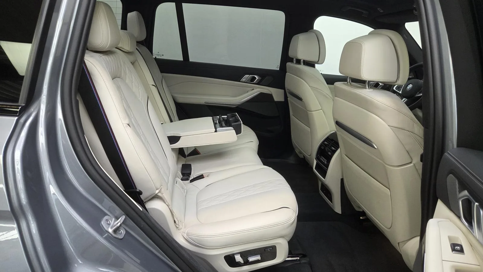 2025 BMW X7 M60i, 28/30