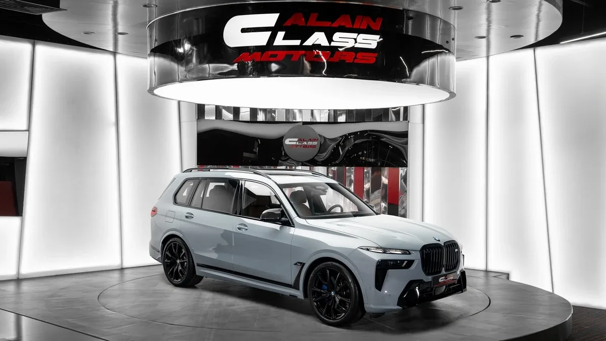 2025 BMW X7 M60i angeboten von einem Fachhändler in Dubai, Vereinigte Arabische Emirate, Hauptfoto