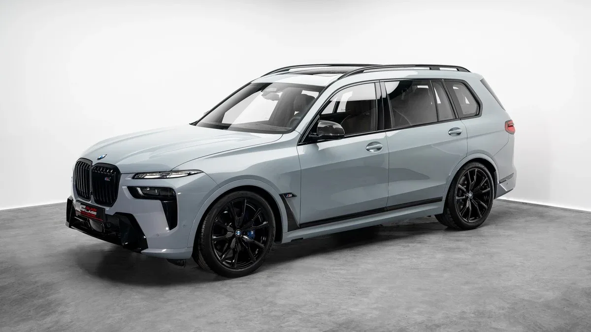 2025 BMW X7 M60i proposée par un concessionnaire spécialisé à Dubai, Émirats arabes unis, photo 2 sur 25