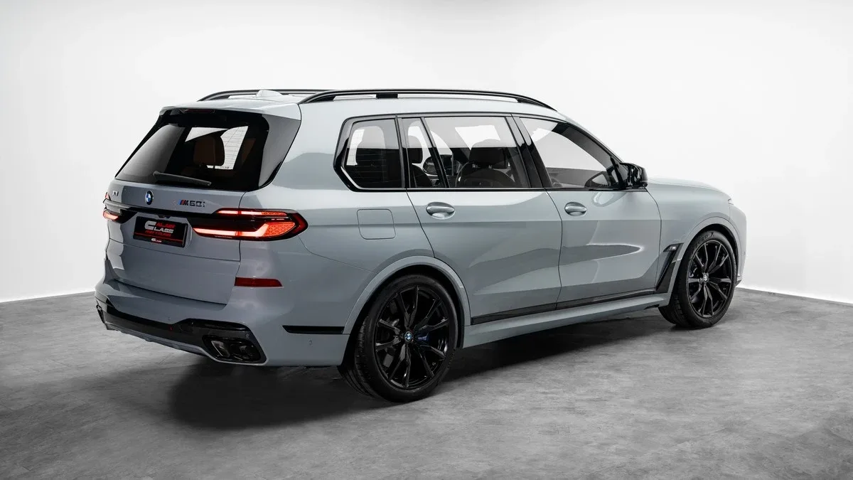 2025 BMW X7 M60i proposée par un concessionnaire spécialisé à Dubai, Émirats arabes unis, photo 3 sur 25