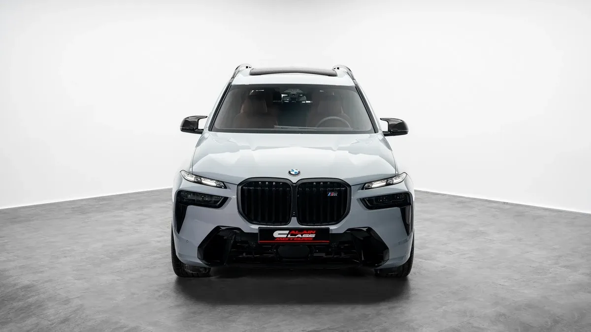 2025 BMW X7 M60i proposée par un concessionnaire spécialisé à Dubai, Émirats arabes unis, photo 4 sur 25