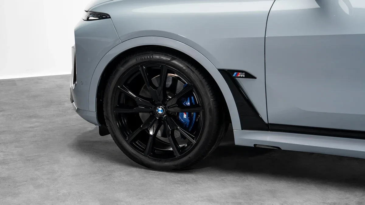2025 BMW X7 M60i proposée par un concessionnaire spécialisé à Dubai, Émirats arabes unis, photo 6 sur 25