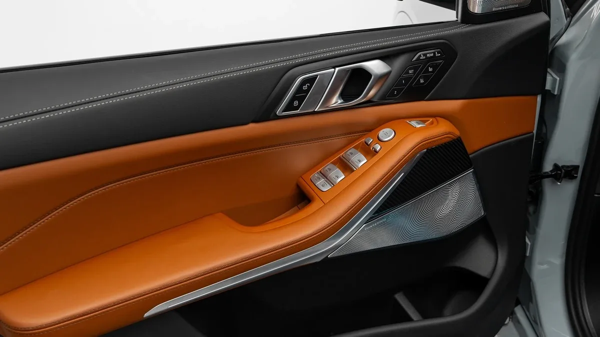 2025 BMW X7 M60i proposée par un concessionnaire spécialisé à Dubai, Émirats arabes unis, photo 10 sur 25