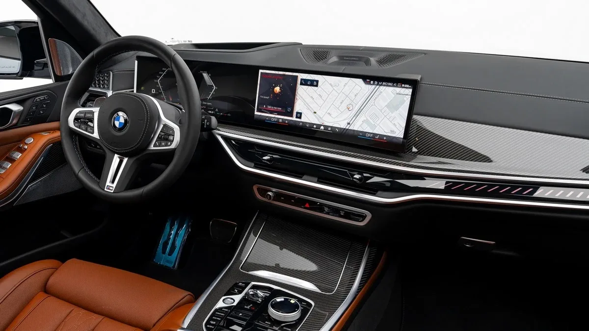 2025 BMW X7 M60i proposée par un concessionnaire spécialisé à Dubai, Émirats arabes unis, photo 15 sur 25