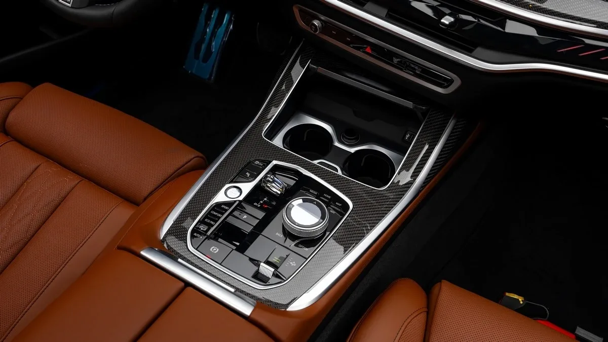 2025 BMW X7 M60i proposée par un concessionnaire spécialisé à Dubai, Émirats arabes unis, photo 16 sur 25