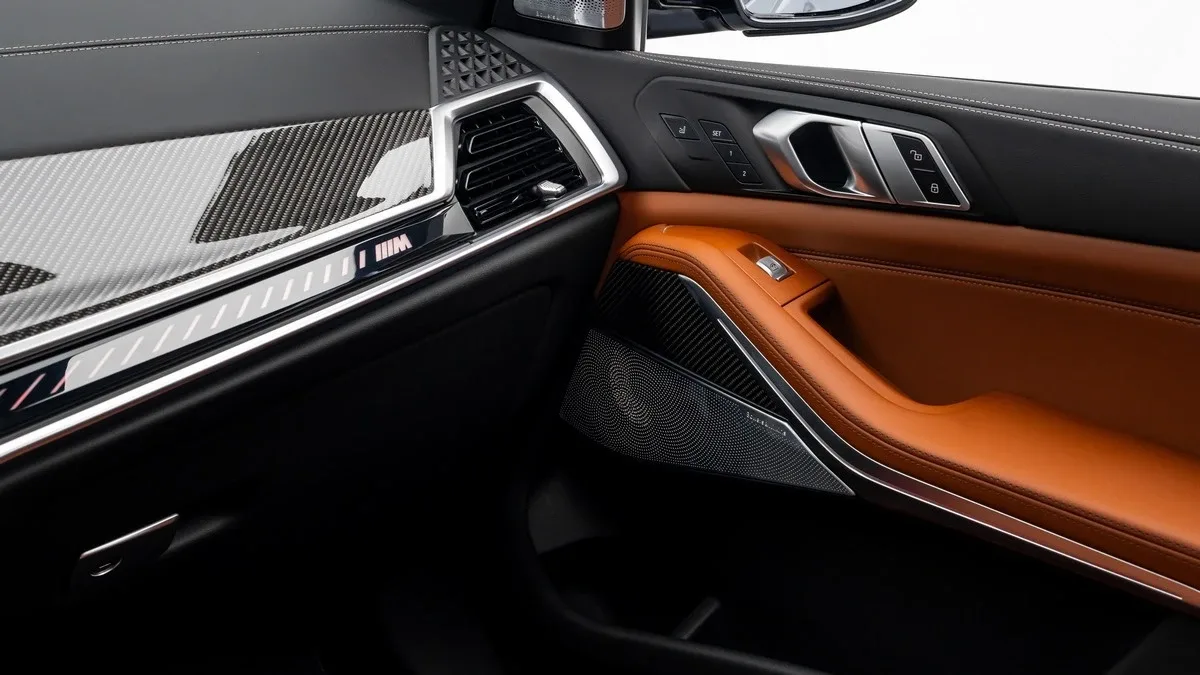 2025 BMW X7 M60i proposée par un concessionnaire spécialisé à Dubai, Émirats arabes unis, photo 18 sur 25