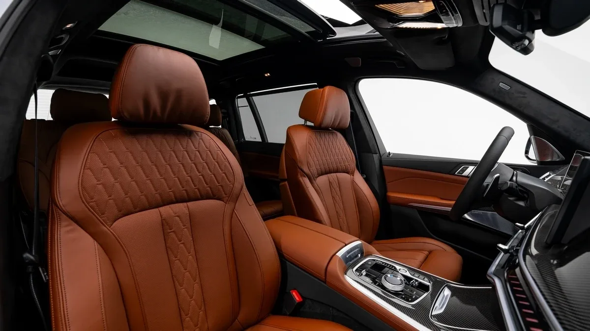 2025 BMW X7 M60i proposée par un concessionnaire spécialisé à Dubai, Émirats arabes unis, photo 19 sur 25