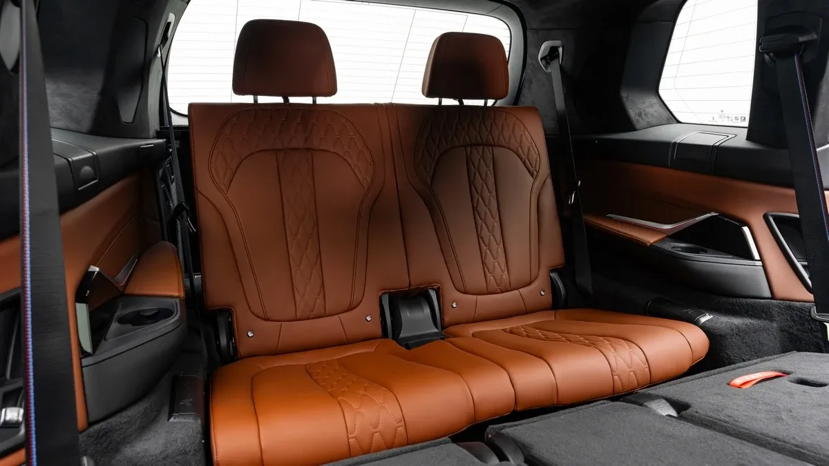 2025 BMW X7 M60i proposée par un concessionnaire spécialisé à Dubai, Émirats arabes unis, photo 24 sur 25