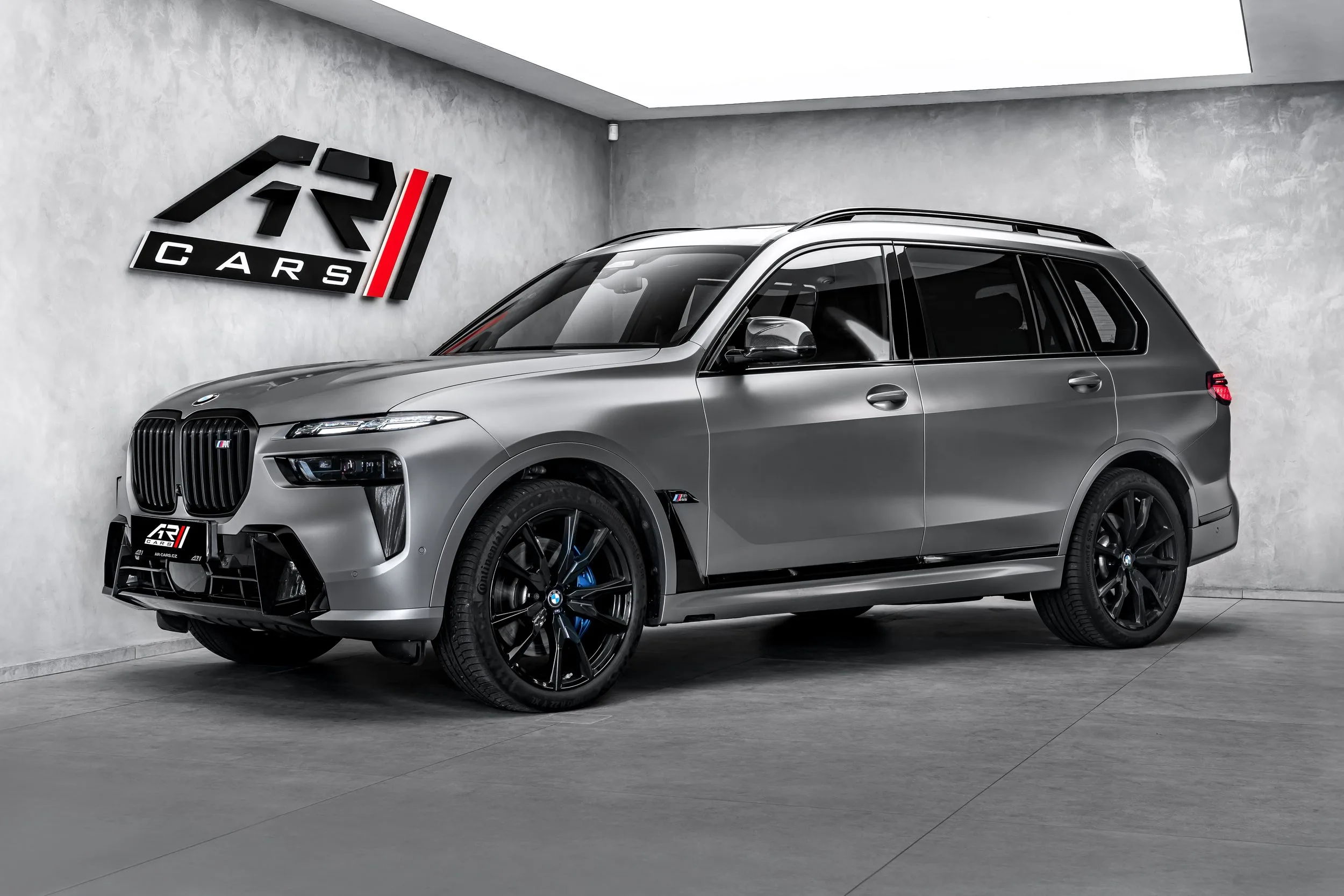 2025 BMW X7 M60i Individual angeboten von einem Spezialhändler in Ostrava, Tschechien, Hauptfoto