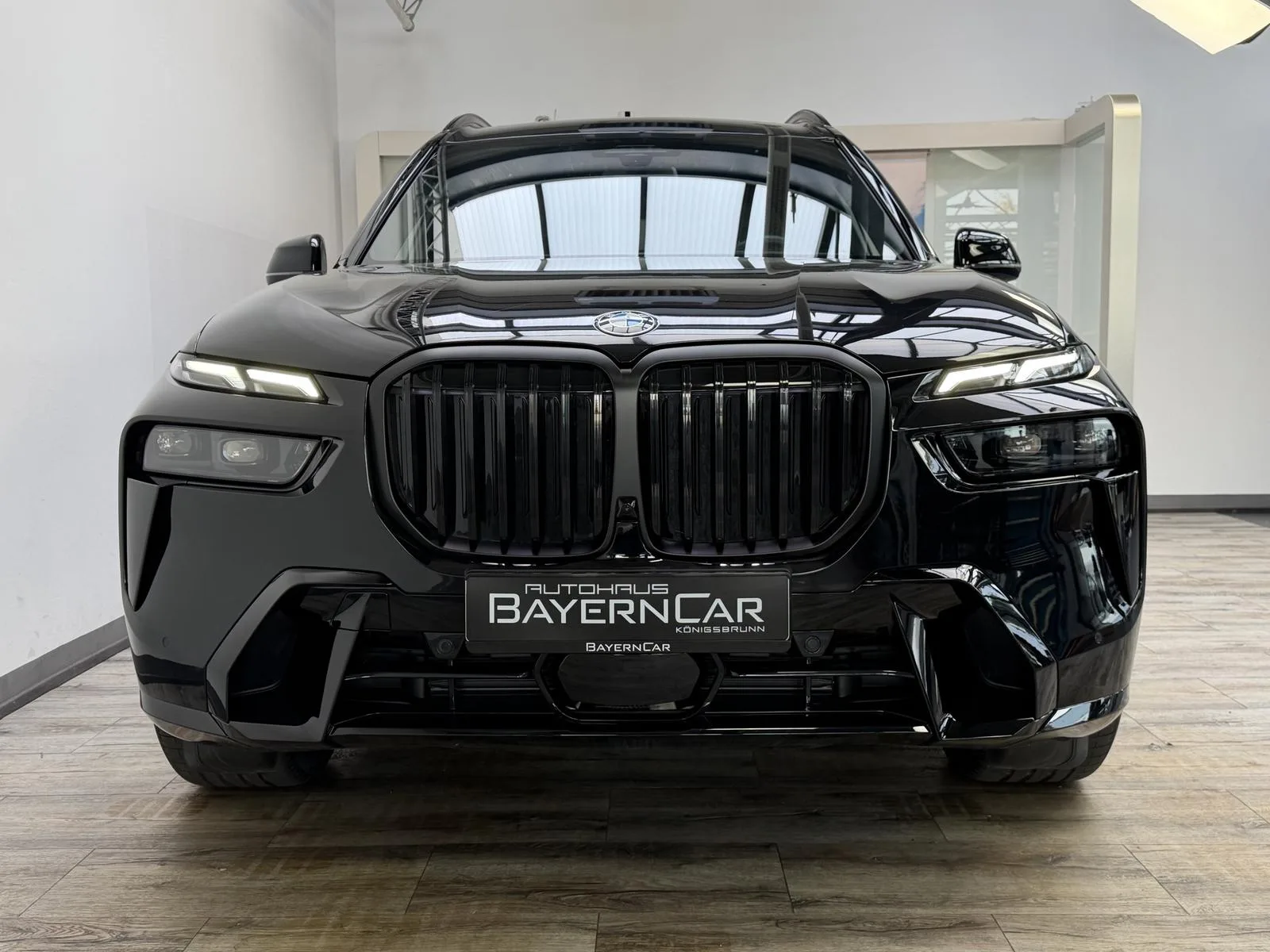 2025 BMW X7 xDrive40i M Sport Pro, 2/30