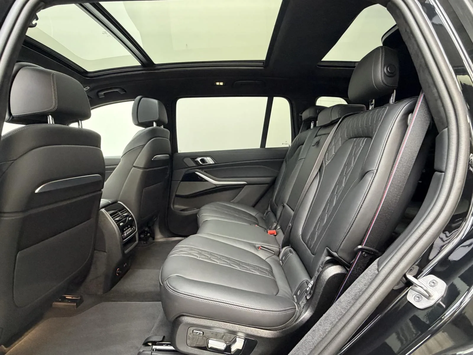 2025 BMW X7 xDrive40i M Sport Pro, 18/30
