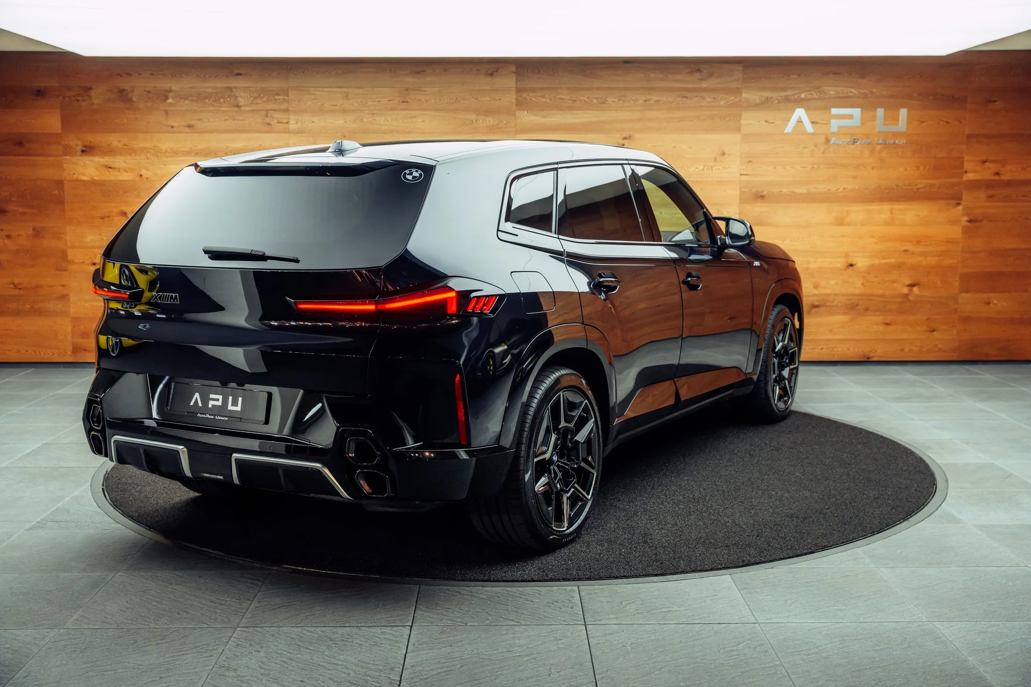 2025 BMW XM 50e, 2/22