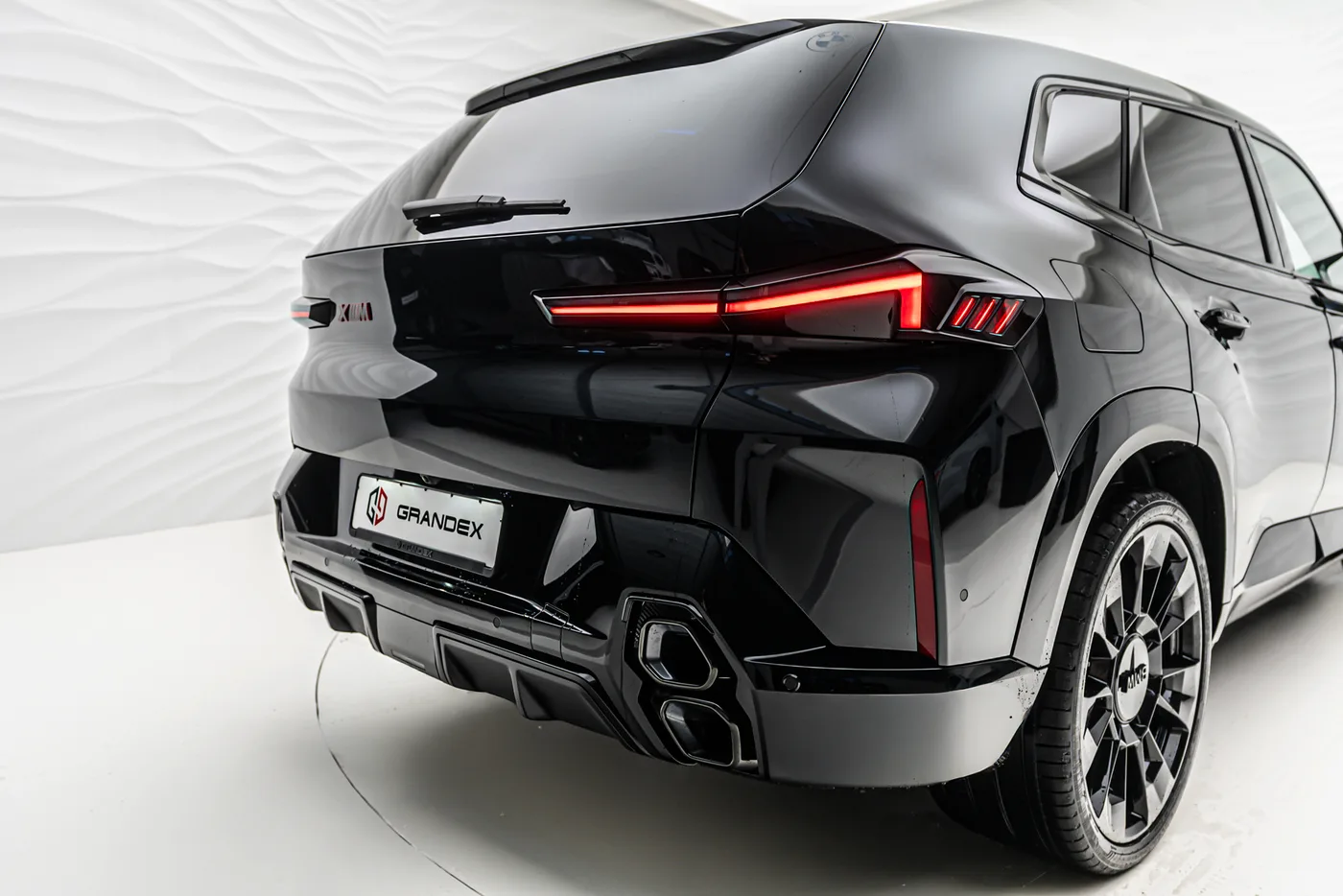 2025 BMW XM Label offered by a specialist dealer in Sengenthal, Germany, photo 10 of 10