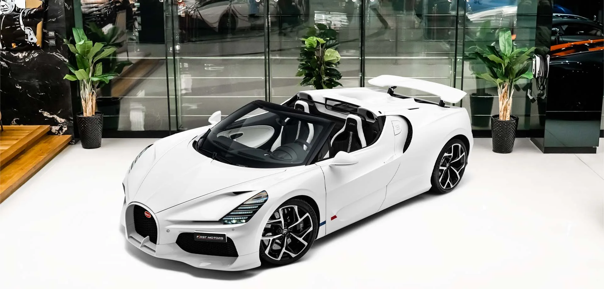 2025 Bugatti W16 Mistral angeboten von einem Fachhändler in Dubai, Vereinigte Arabische Emirate, Hauptfoto
