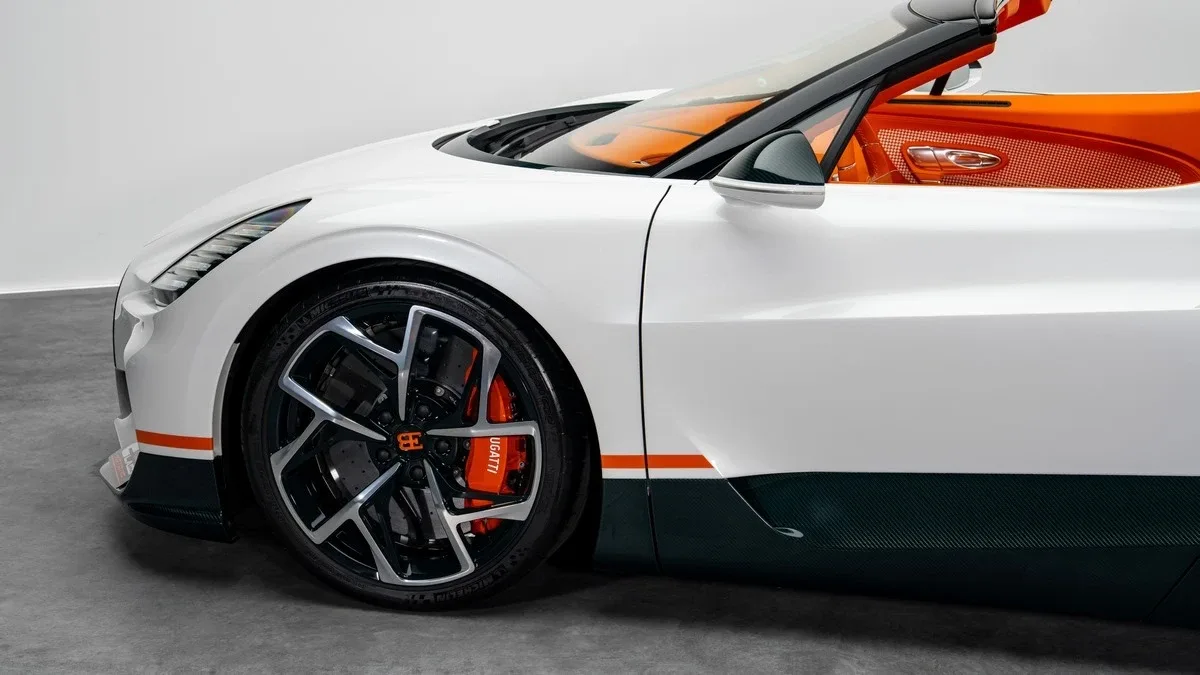 2025 Bugatti W16 Mistral, 10/30