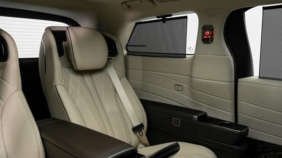 2025 Denza D9 Pioneer angeboten von einem Fachhändler in Dubai, Vereinigte Arabische Emirate, Foto 21 von 25